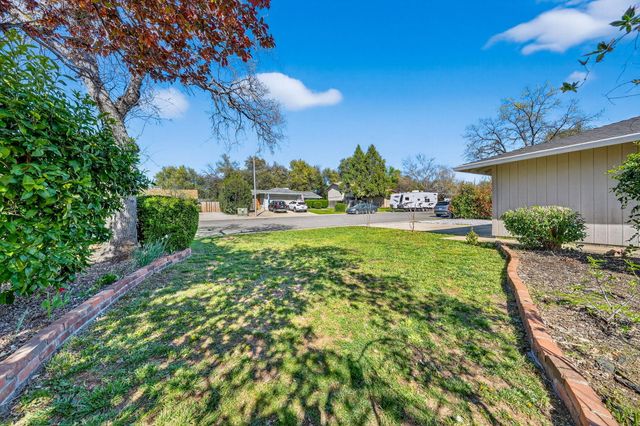 953 Oakmont Drive, Redding, CA 96003