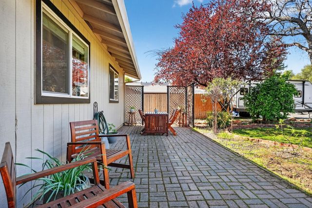 953 Oakmont Drive, Redding, CA 96003