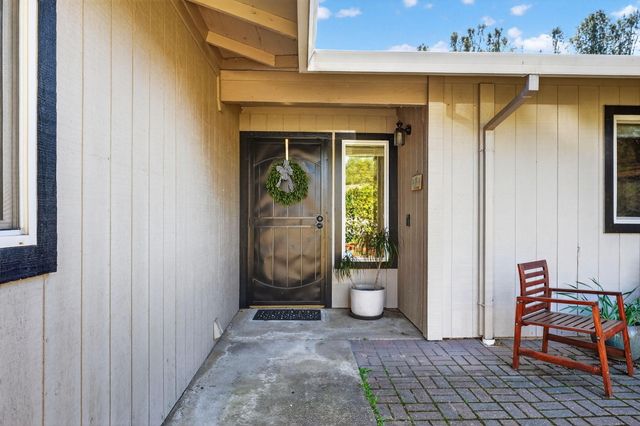 953 Oakmont Drive, Redding, CA 96003