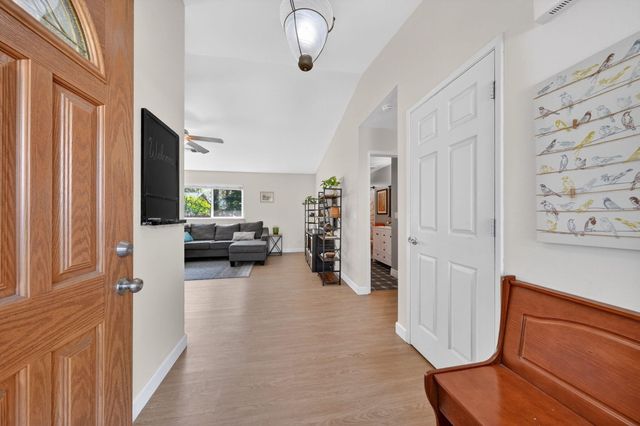 953 Oakmont Drive, Redding, CA 96003