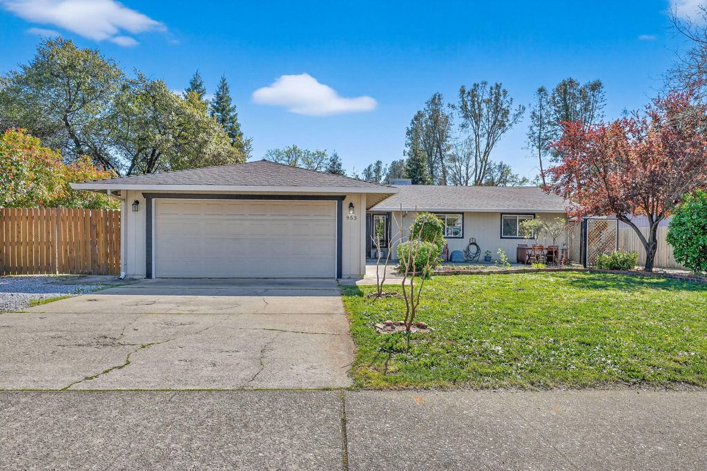 953 Oakmont Drive, Redding, CA 96003