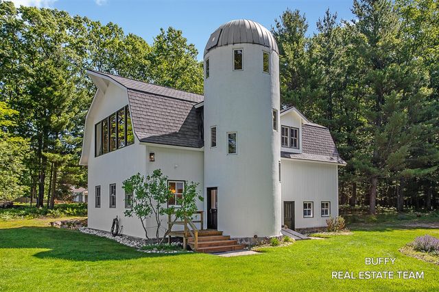 8282 W Harrison Road, Mears, MI 49436
