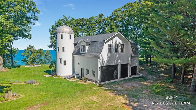 8282 W Harrison Road, Mears, MI 49436