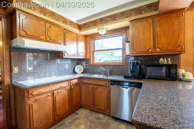 1645 Waverly Street, Trenton, MI 48183