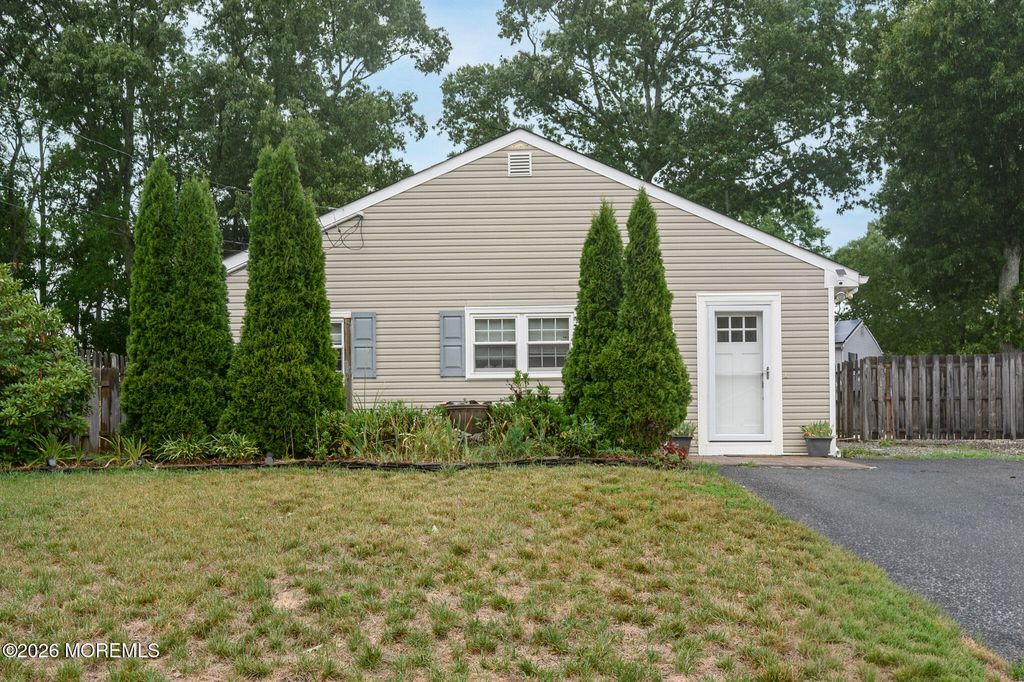 318 Hemlock Drive, Lanoka Harbor, NJ 08734