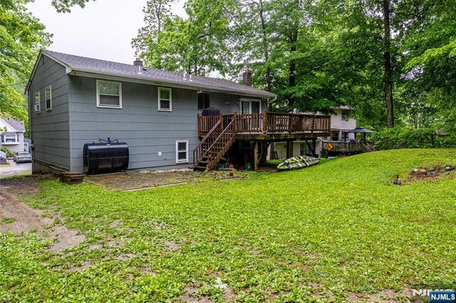 67 Cedar Tree Drive, Vernon, NJ 07422