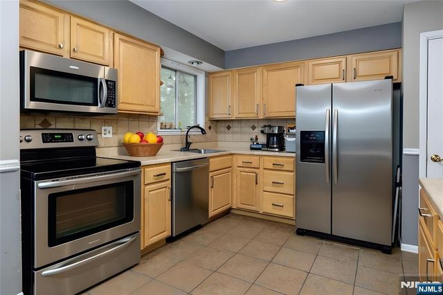 67 Cedar Tree Drive, Vernon, NJ 07422