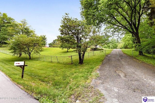 199 Lickskillet Drive, Shepherdsville, KY 40165