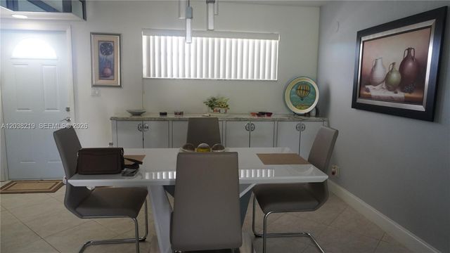800 S Hollybrook Drive 305, Pembroke Pines, FL 33025