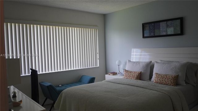 800 S Hollybrook Drive 305, Pembroke Pines, FL 33025
