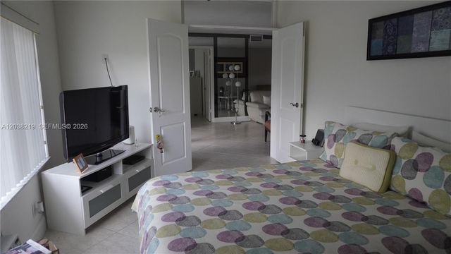 800 S Hollybrook Drive 305, Pembroke Pines, FL 33025