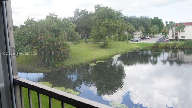 800 S Hollybrook Drive 305, Pembroke Pines, FL 33025