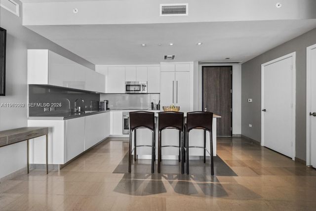 88 SW 7th St 3909, Miami, FL 33130