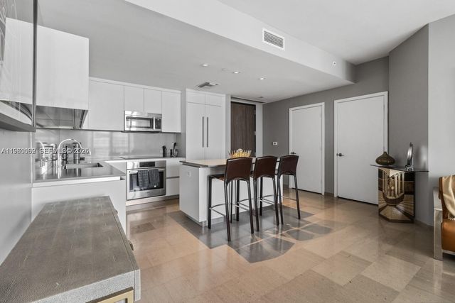 88 SW 7th St 3909, Miami, FL 33130