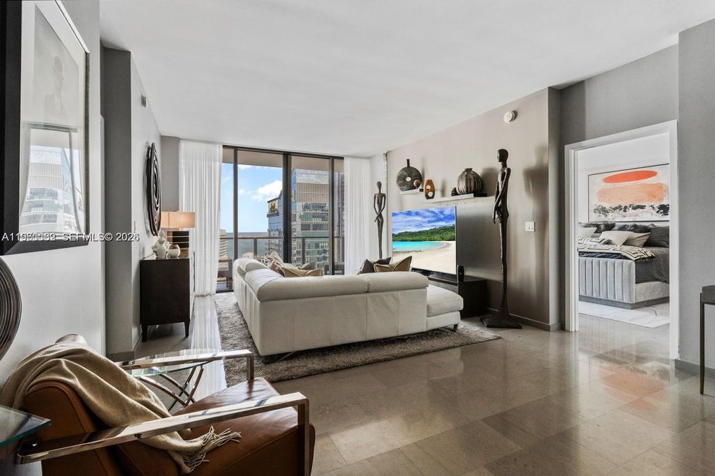 88 SW 7th St 3909, Miami, FL 33130