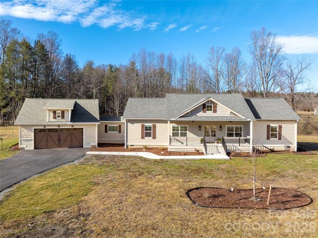 90 Saddle Club Lane, Hendersonville, NC 28739
