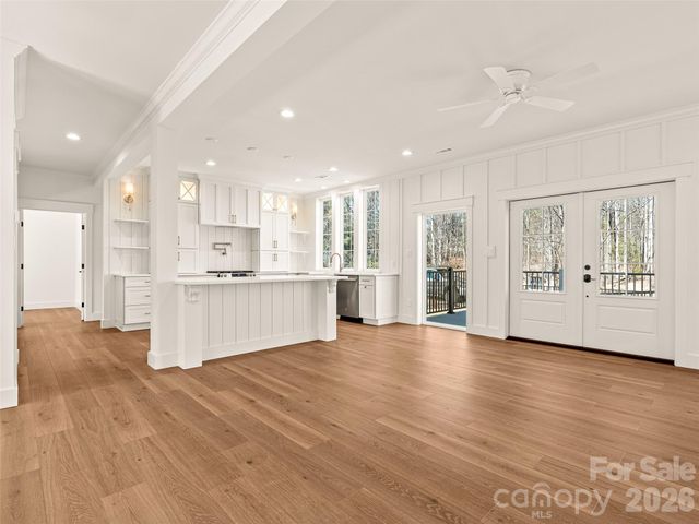 90 Saddle Club Lane, Hendersonville, NC 28739