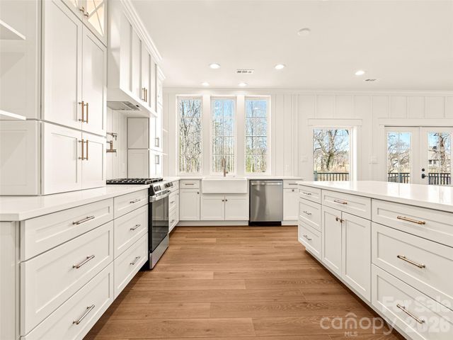 90 Saddle Club Lane, Hendersonville, NC 28739