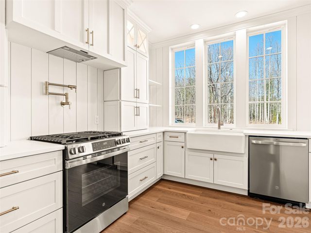 90 Saddle Club Lane, Hendersonville, NC 28739