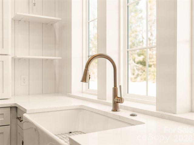 90 Saddle Club Lane, Hendersonville, NC 28739