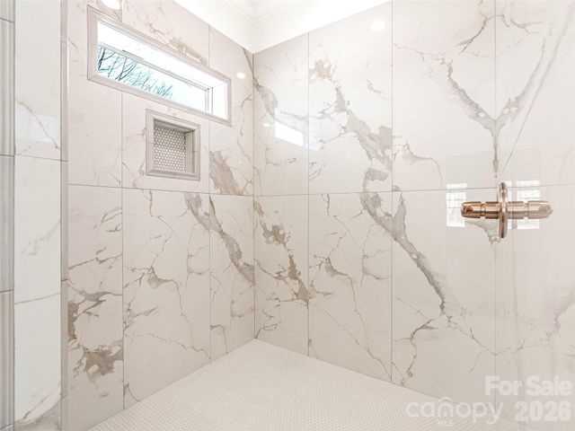 90 Saddle Club Lane, Hendersonville, NC 28739