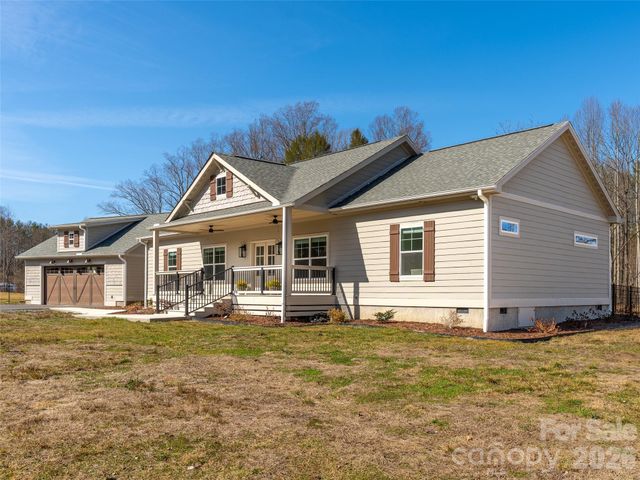90 Saddle Club Lane, Hendersonville, NC 28739