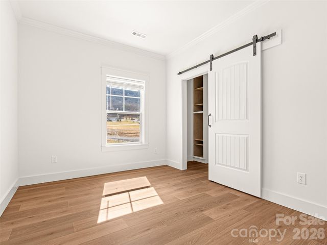 90 Saddle Club Lane, Hendersonville, NC 28739