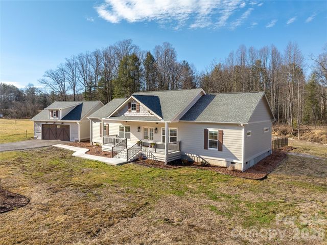 90 Saddle Club Lane, Hendersonville, NC 28739