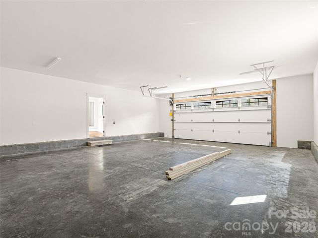 90 Saddle Club Lane, Hendersonville, NC 28739