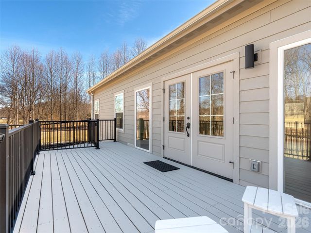 90 Saddle Club Lane, Hendersonville, NC 28739