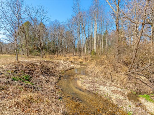 90 Saddle Club Lane, Hendersonville, NC 28739