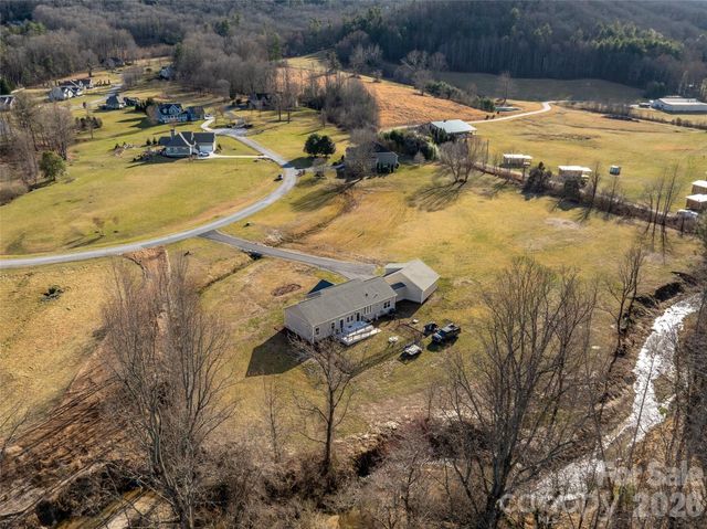 90 Saddle Club Lane, Hendersonville, NC 28739