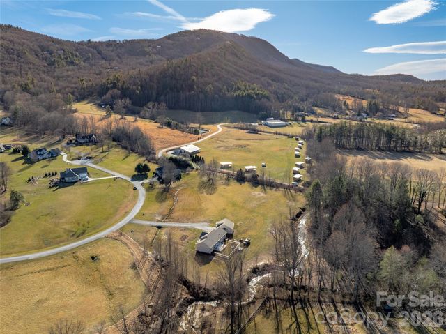 90 Saddle Club Lane, Hendersonville, NC 28739