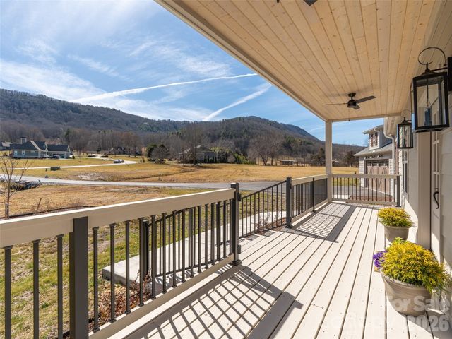 90 Saddle Club Lane, Hendersonville, NC 28739