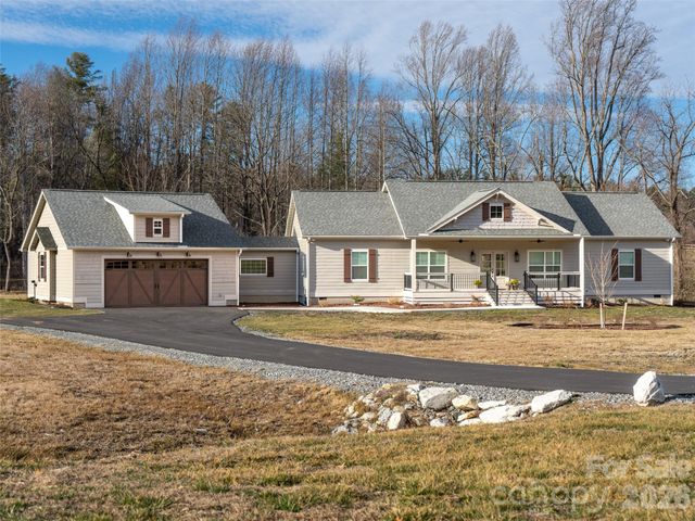 90 Saddle Club Lane, Hendersonville, NC 28739