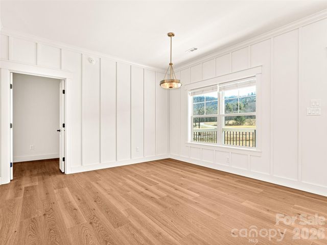 90 Saddle Club Lane, Hendersonville, NC 28739