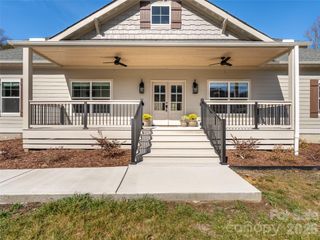 90 Saddle Club Lane, Hendersonville, NC 28739