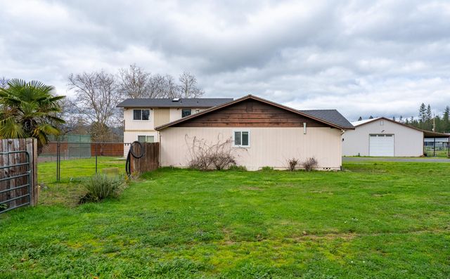 2453 Stringer Gap Road, Grants Pass, OR 97527
