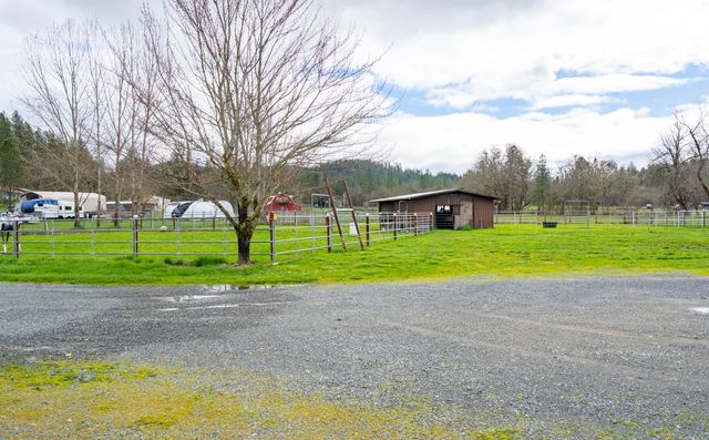 2453 Stringer Gap Road, Grants Pass, OR 97527