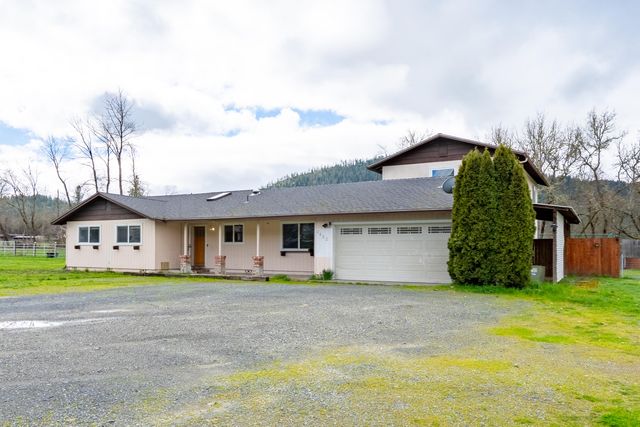 2453 Stringer Gap Road, Grants Pass, OR 97527