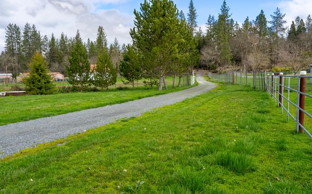 2453 Stringer Gap Road, Grants Pass, OR 97527