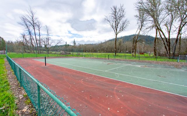 2453 Stringer Gap Road, Grants Pass, OR 97527