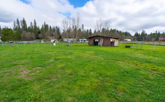 2453 Stringer Gap Road, Grants Pass, OR 97527