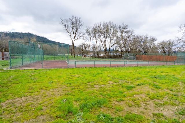 2453 Stringer Gap Road, Grants Pass, OR 97527