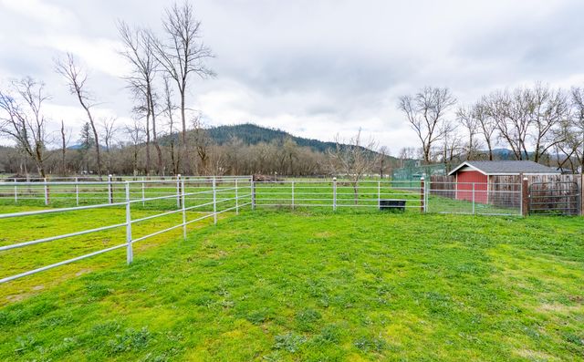 2453 Stringer Gap Road, Grants Pass, OR 97527