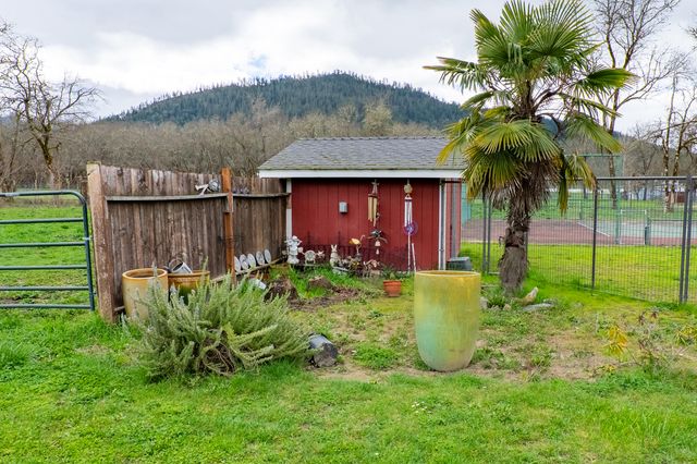 2453 Stringer Gap Road, Grants Pass, OR 97527