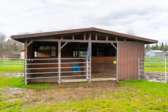 2453 Stringer Gap Road, Grants Pass, OR 97527