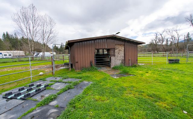 2453 Stringer Gap Road, Grants Pass, OR 97527