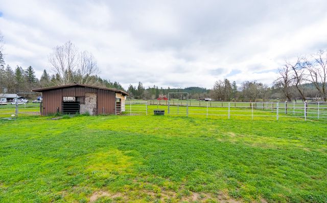 2453 Stringer Gap Road, Grants Pass, OR 97527