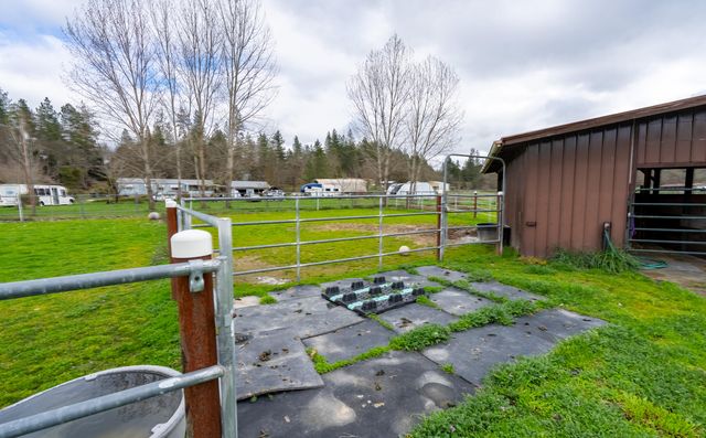 2453 Stringer Gap Road, Grants Pass, OR 97527